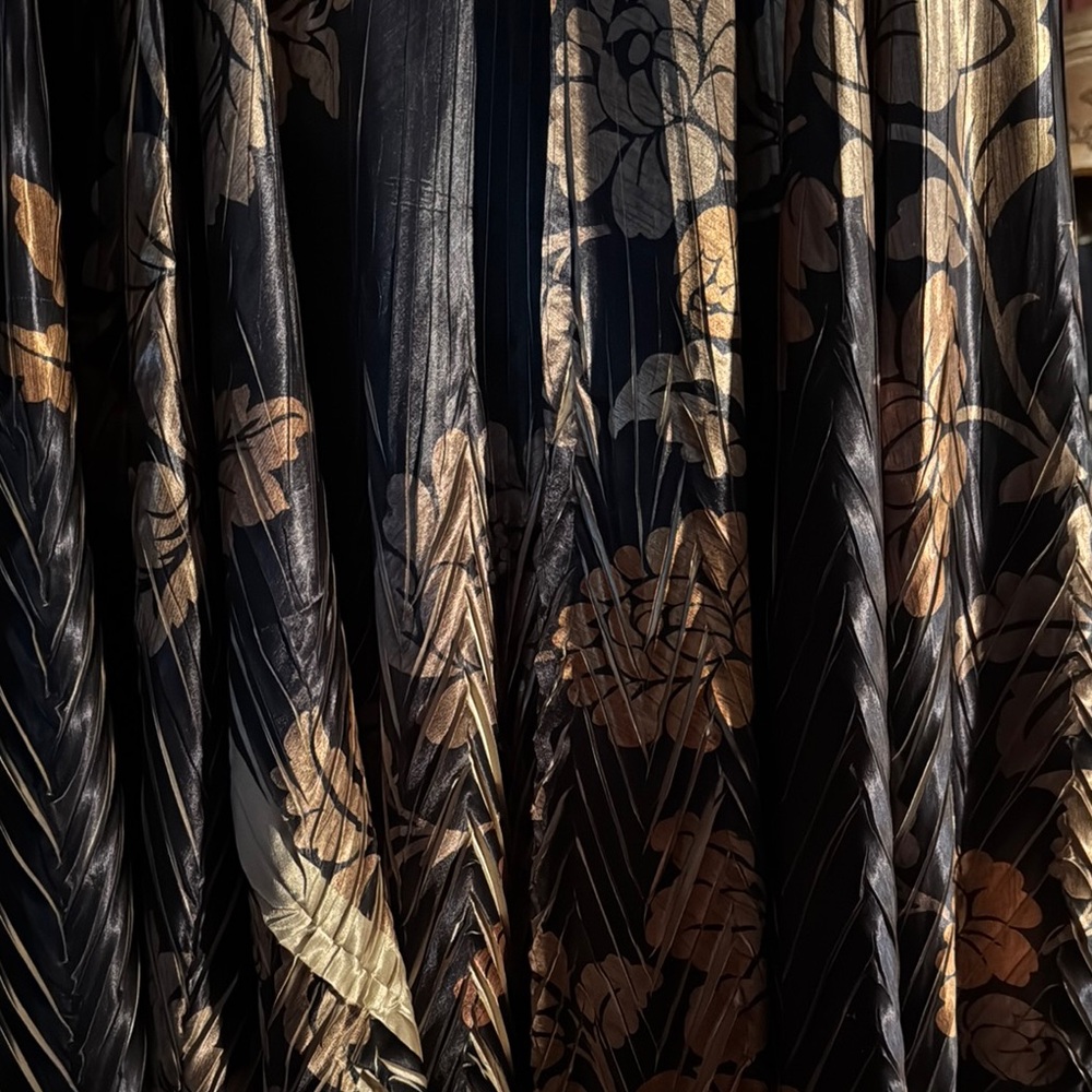 Komarov Gold and Black Pleated A-Line Skirt